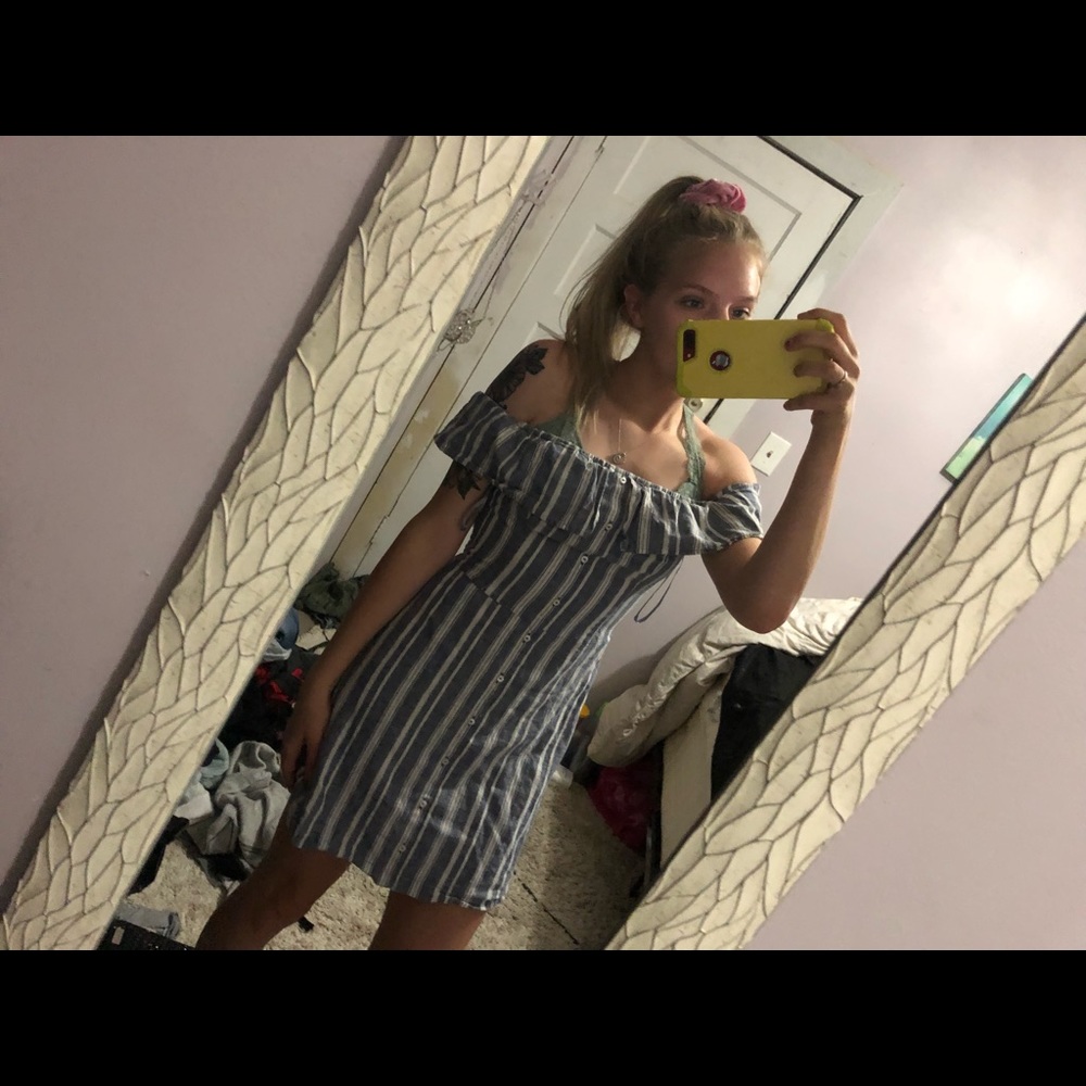 Dress - Picture 2 of 2